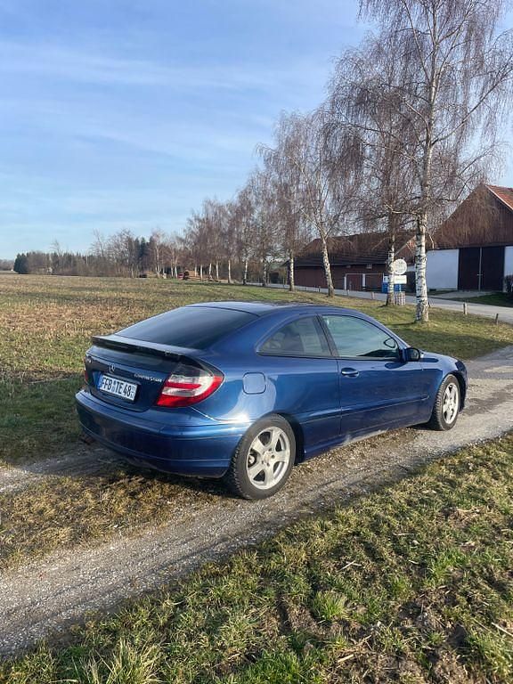 Gebraucht Mercedes C180 143 PS (105 kW) 2005 Blau Coupé