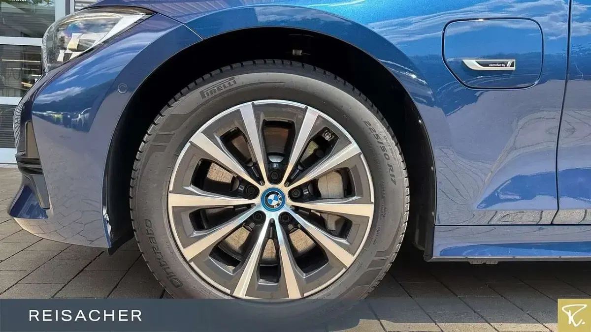 Gebraucht BMW 330 Advantage 184 PS (135 kW) 2022 Phytonicblau Kombi