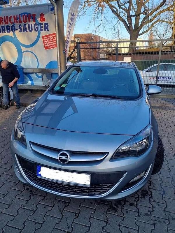Gebraucht Opel Astra Exklusiv 140 PS (102 kW) 2014 Limousine