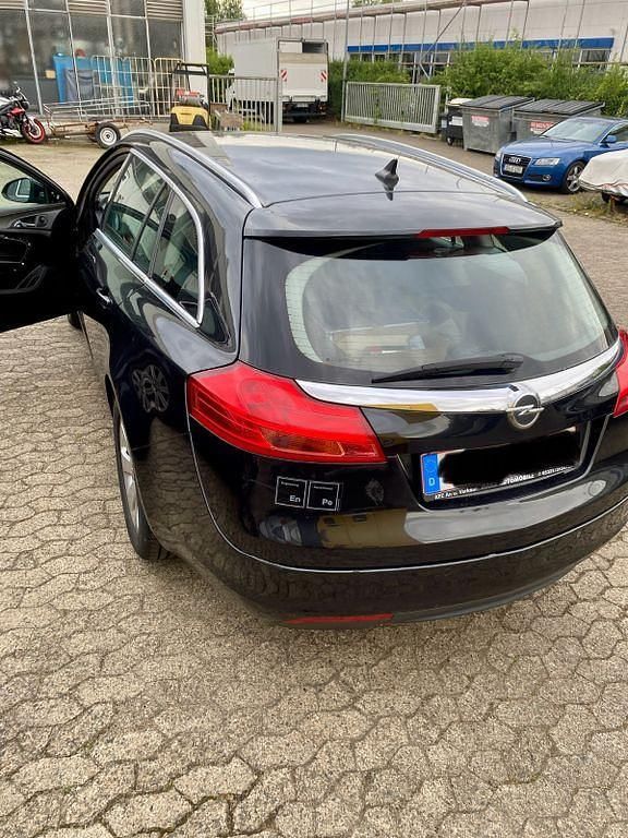 Schwarz Gebraucht 2010 Opel Insignia Sport Kombi | 5.500 € - Bild 1/4