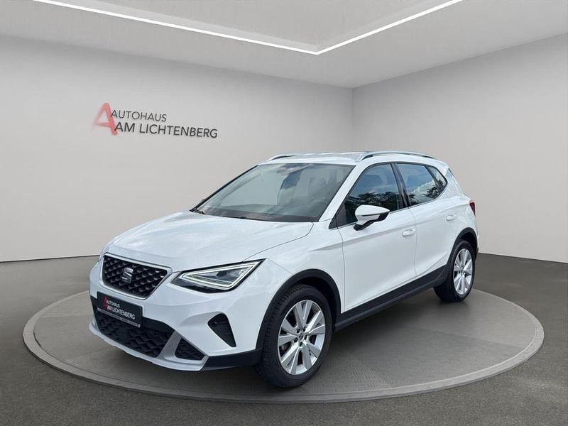 Weiss Gebraucht 2023 Seat Arona Xperience SUV | 19.870 € (Fairer Preis) - Bild 1/4