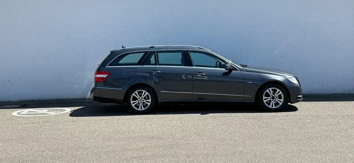 Gebraucht Mercedes E200 Avantgarde 136 PS (100 kW) 2011 Grau Kombi