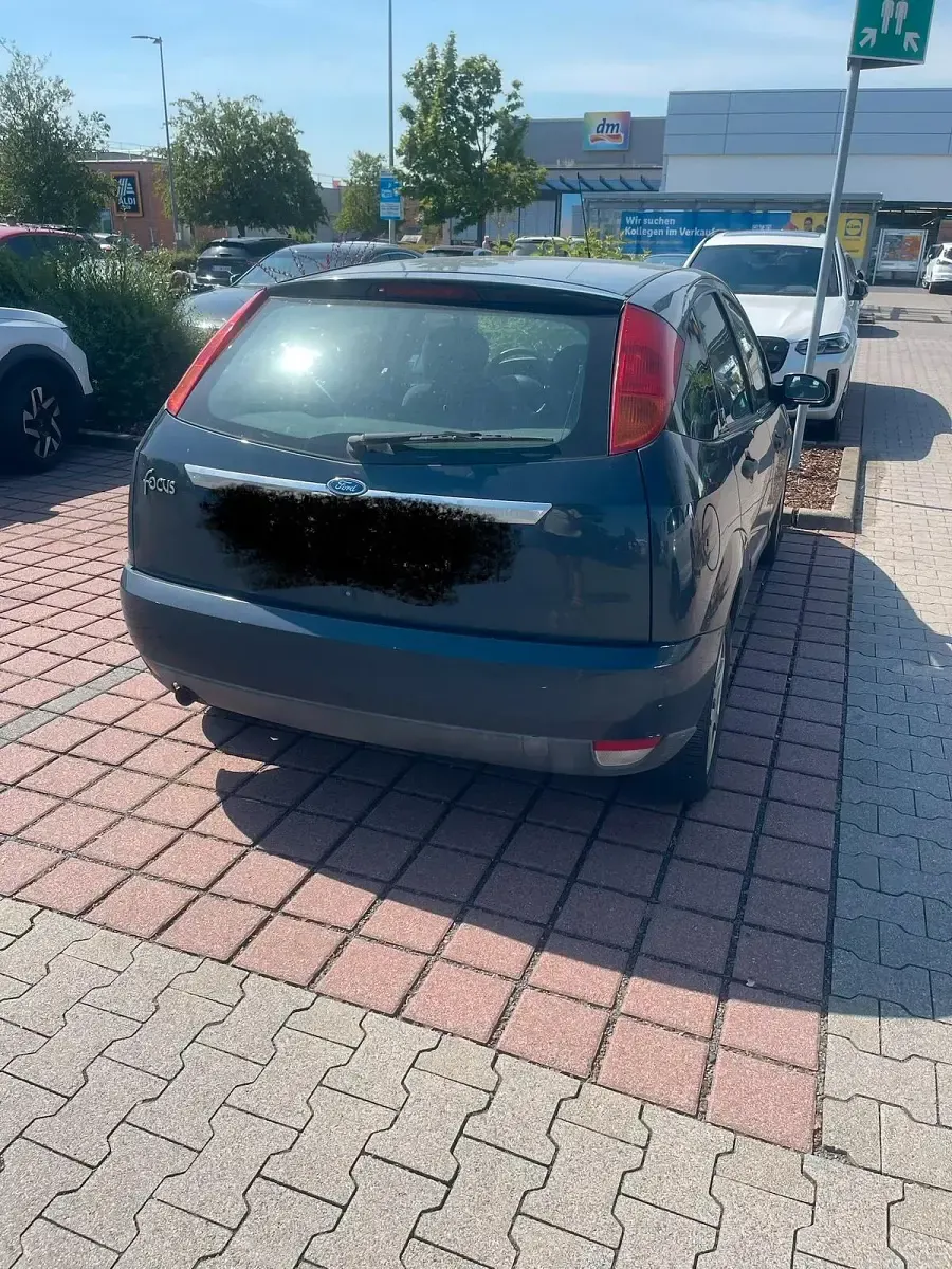 Gebraucht Ford Focus Ghia 115 PS (84 kW) 2002 Blau Kleinwagen