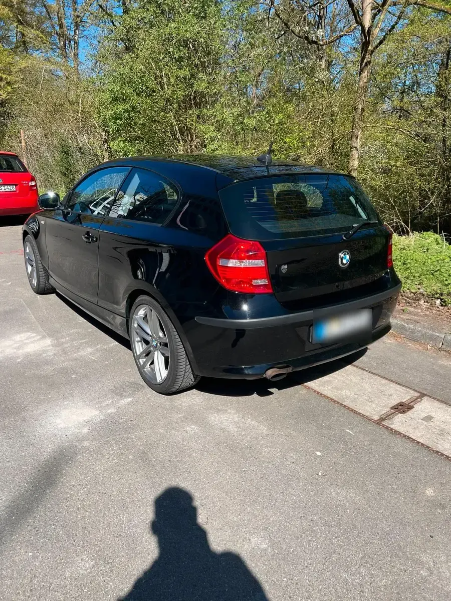 Gebraucht BMW 116 122 PS (89 kW) 2010 Schwarz Kleinwagen