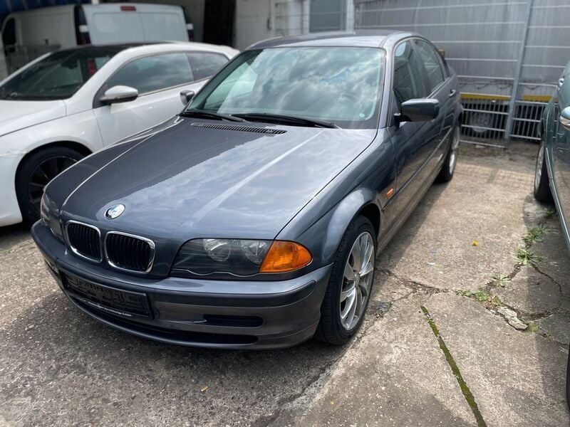 Grau Gebraucht 2000 BMW 318 Limousine | 3.900 € (Fairer Preis) - Bild 1/4