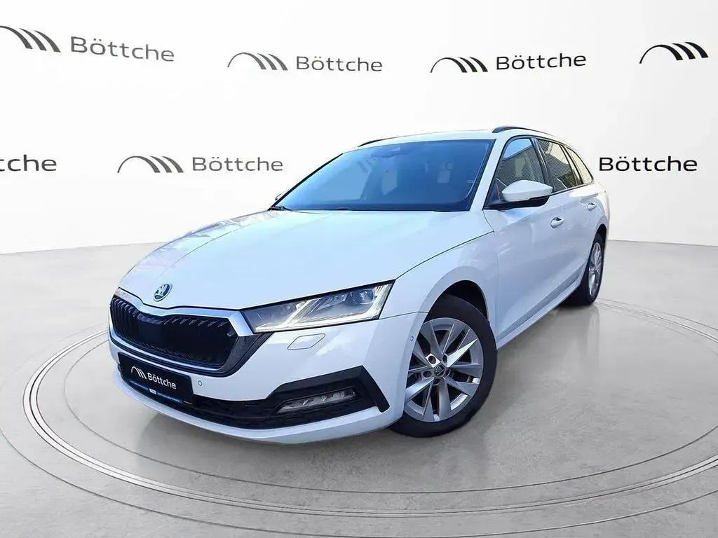 Gebraucht Skoda Octavia Ambition 116 PS (85 kW) 2022 Moonweiss metallic Kombi