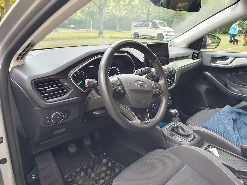 Silber Gebraucht 2019 Ford Focus Cool & Connect Kombi | 14.250 € (Fairer Preis) - Bild 1/4