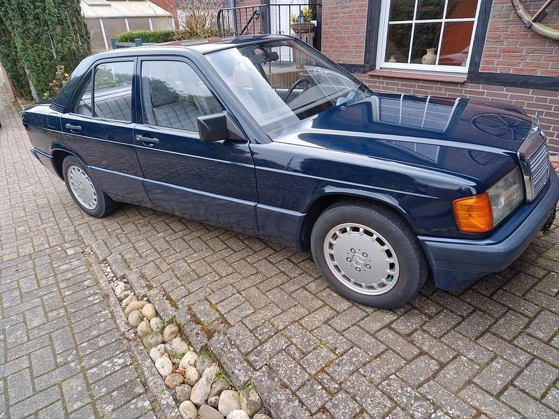 Gebraucht Mercedes 190 109 PS (80 kW) 1990 Blau Limousine
