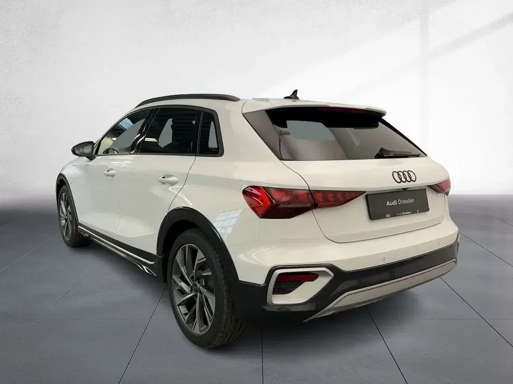Gebraucht Audi A3 Sport 204 PS (150 kW) 2026 Arkonaweiß Limousine