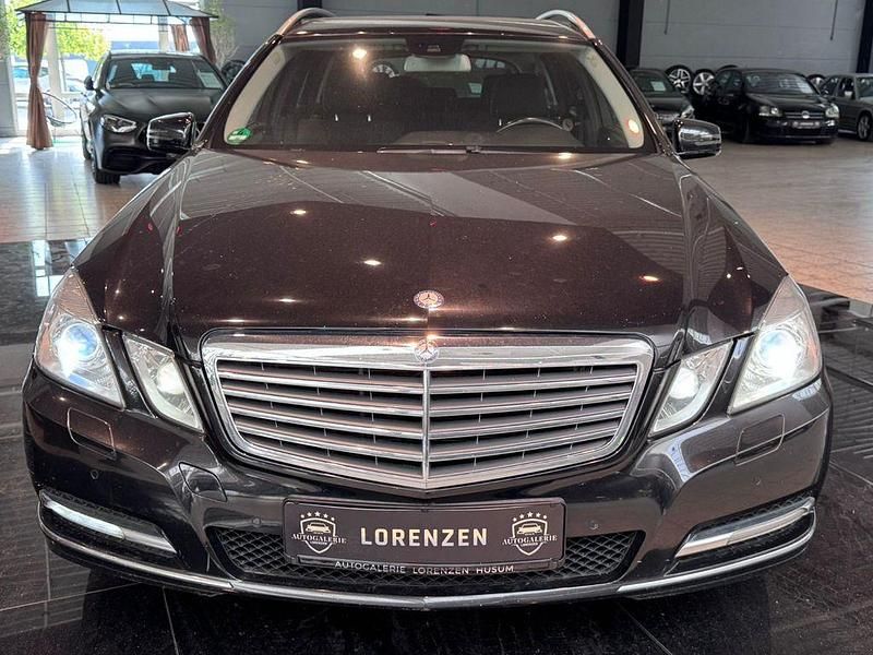 Gebraucht Mercedes E200 Elegance 136 PS (100 kW) 2011 Schwarz Limousine