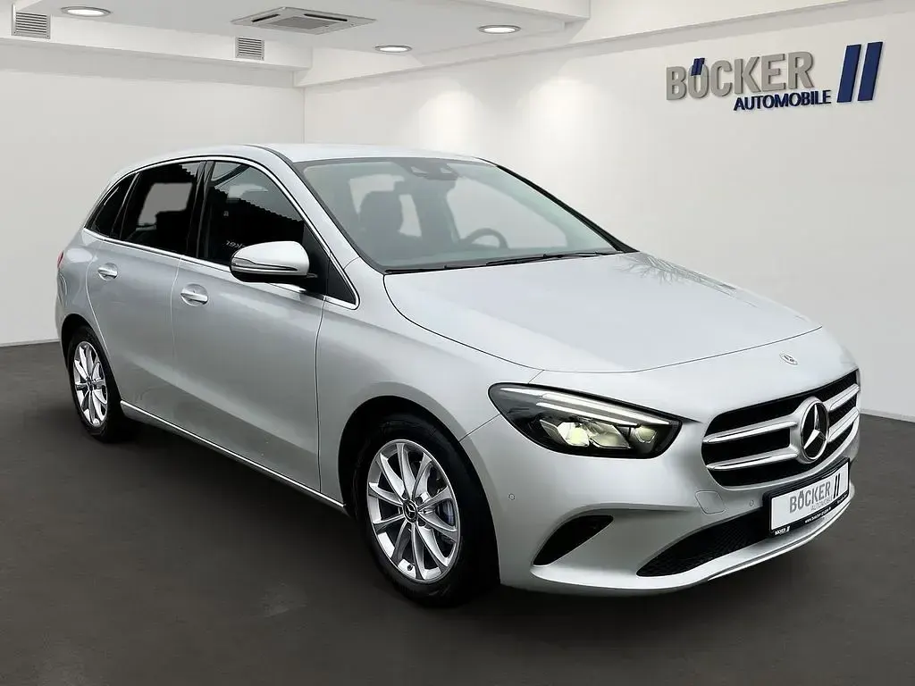 Gebraucht Mercedes B200 Progressive 163 PS (119 kW) 2022 Iridiumsilber Kleinwagen