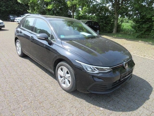 Deep black (metallic) Gebraucht 2021 VW Golf VIII United Limousine | 20.988 € (Superpreis) - Bild 1/4