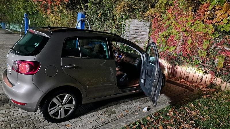 Gold Gebraucht 2013 VW Golf Plus Cross Van / Kleinbus | 5.400 € (Fairer Preis) - Bild 1/4