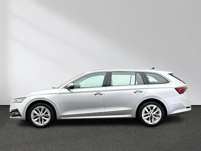Gebraucht Skoda Octavia First Edition 150 PS (110 kW) 2022 Silber Kombi