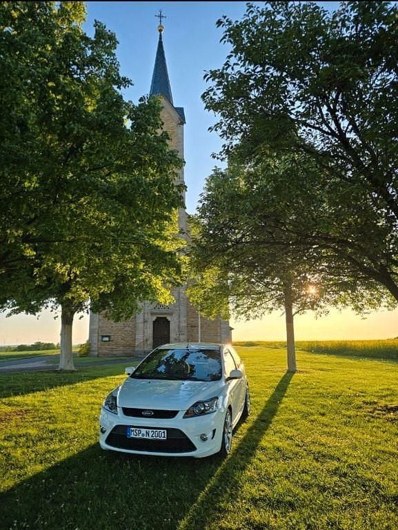 Gebraucht Ford Focus ST 226 PS (166 kW) 2010 Weiß Limousine