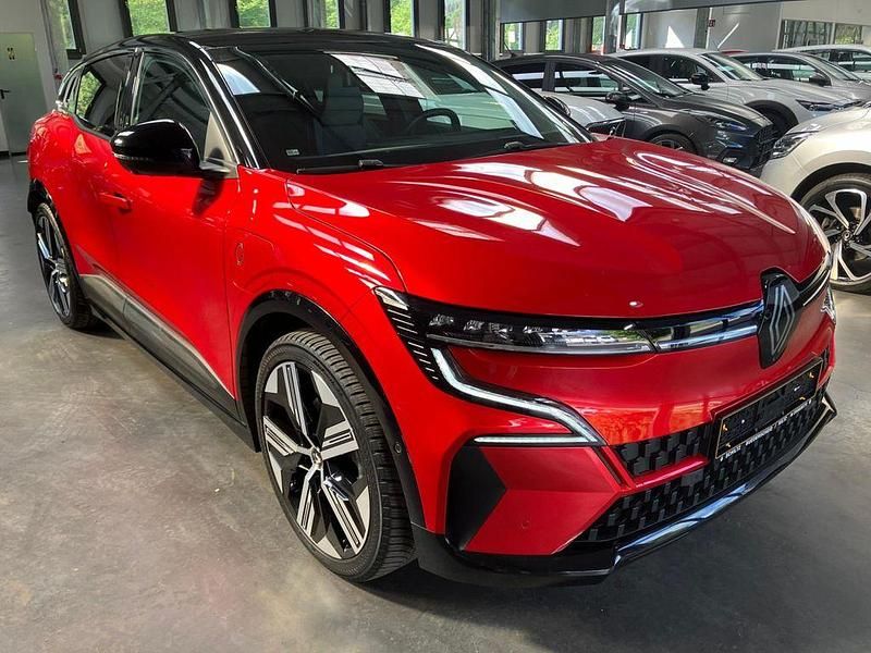 Rot Gebraucht 2022 Renault Megane E-Tech Techno Limousine | 23.990 € (Fairer Preis) - Bild 1/4