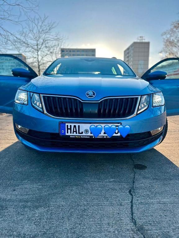Blau Gebraucht 2019 Skoda Octavia Ambition Kombi | 12.200 € (Guter Preis) - Bild 1/4