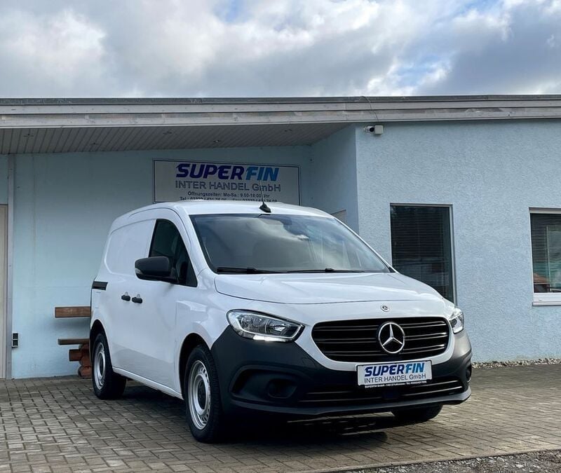 Weiß Gebraucht 2022 Mercedes Citan 110 Van / Kleinbus | 18.190 € (Guter Preis) - Bild 1/4
