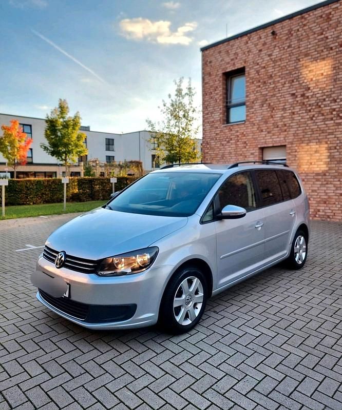 Silber Gebraucht 2014 VW Touran Comfortline Van / Kleinbus | 6.800 € (Superpreis) - Bild 1/4