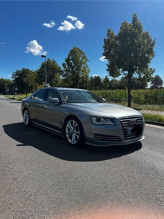 Grau Gebraucht 2011 Audi A8 Ambiente Limousine | 17.900 € (Fairer Preis) - Bild 1/4