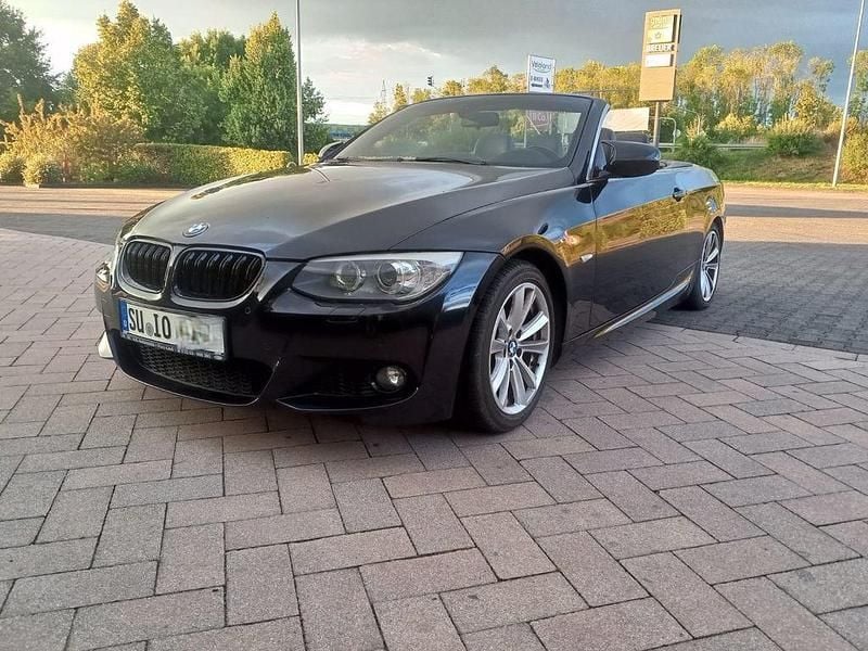 Schwarz Gebraucht 2011 BMW 320 Cabriolet M Sport Cabrio | 13.499 € (Fairer Preis) - Bild 1/4