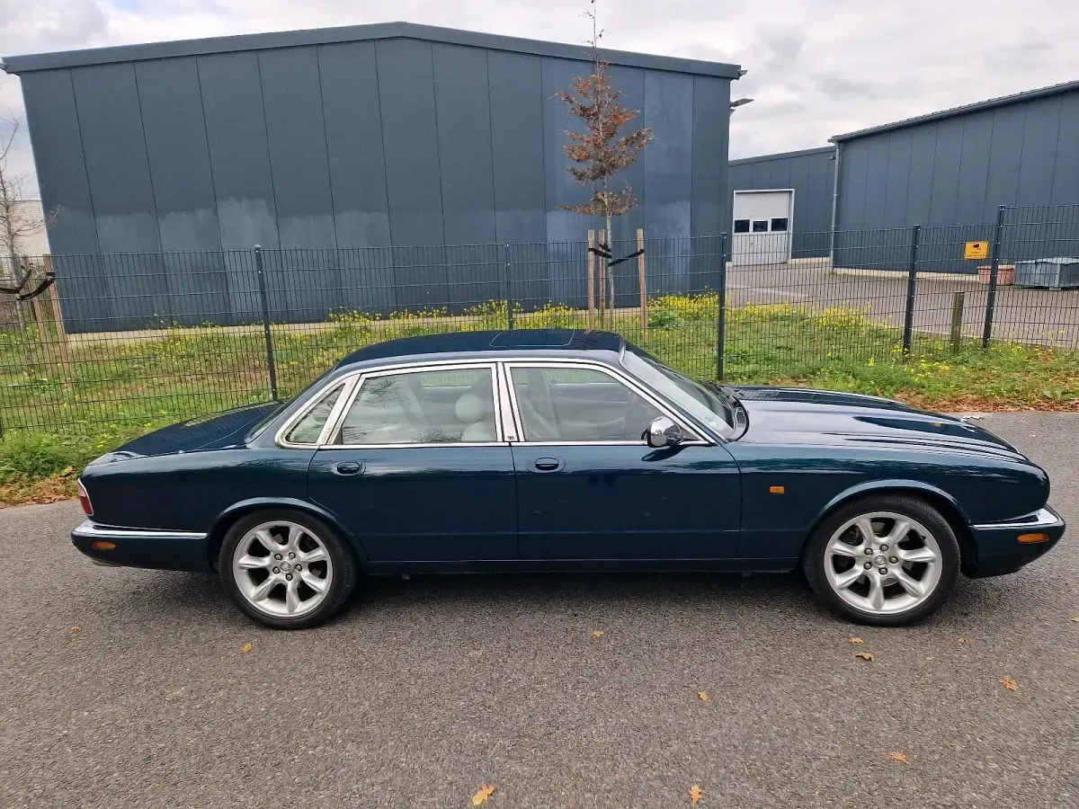 Gebraucht Jaguar XJR 363 PS (266 kW) 2002 Grün Limousine