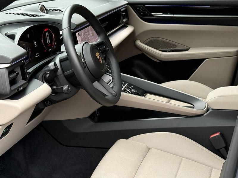 Schwarz Gebraucht 2025 Porsche Macan Sport SUV | 84.790 € (Superpreis) - Bild 1/4