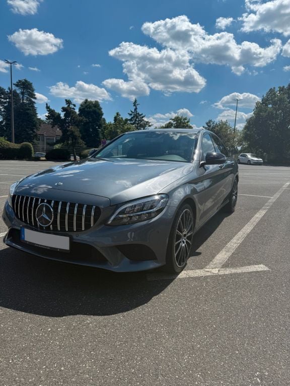 Grau Gebraucht 2018 Mercedes C300 Avantgarde Limousine | 28.400 € (Guter Preis) - Bild 1/4
