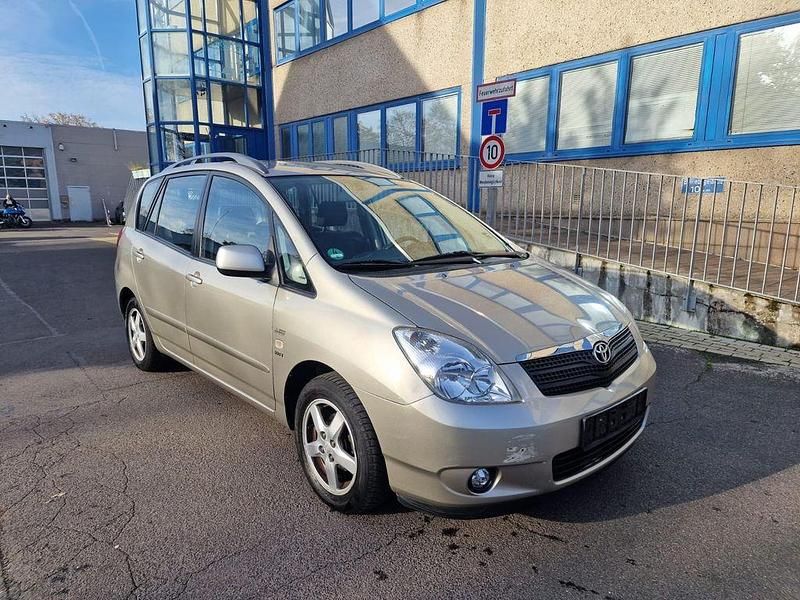 Silber Gebraucht 2004 Toyota Corolla Verso Van / Kleinbus | 3.999 € (Fairer Preis) - Bild 1/4