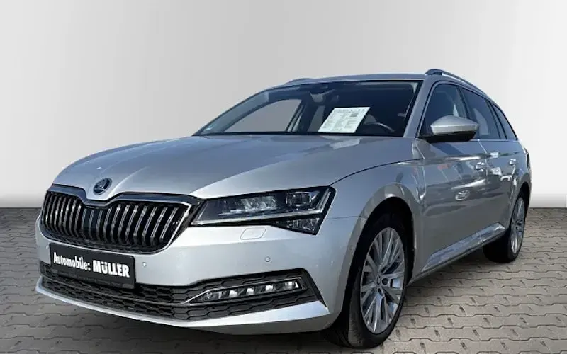 Gebraucht Skoda Superb Style 150 PS (110 kW) 2022 Silber Kombi