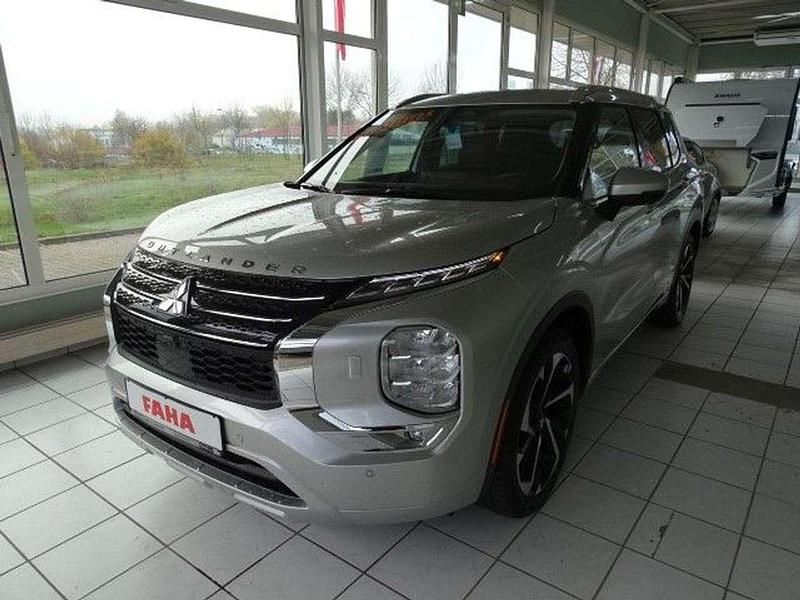 Silber Gebraucht 2024 Mitsubishi Outlander Edition SUV | 54.990 € - Bild 1/4