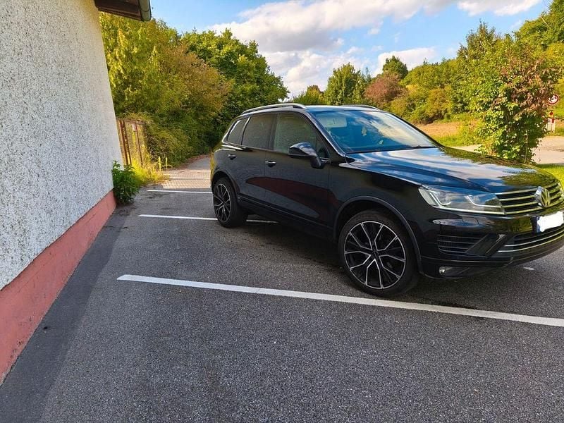 Schwarz Gebraucht 2015 VW Touareg SUV | 17.499 € (Guter Preis) - Bild 1/4