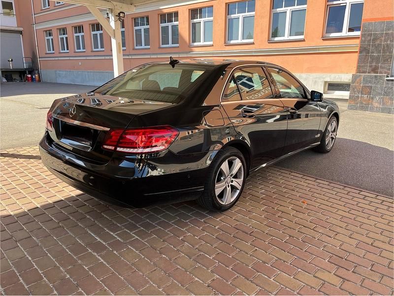 Gebraucht Mercedes E300 231 PS (169 kW) 2015 Schwarz Limousine