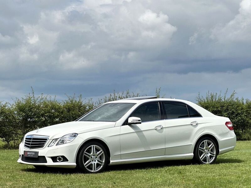 Weiß Gebraucht 2009 Mercedes E500 AMG Limousine | 38.115 € - Bild 1/4