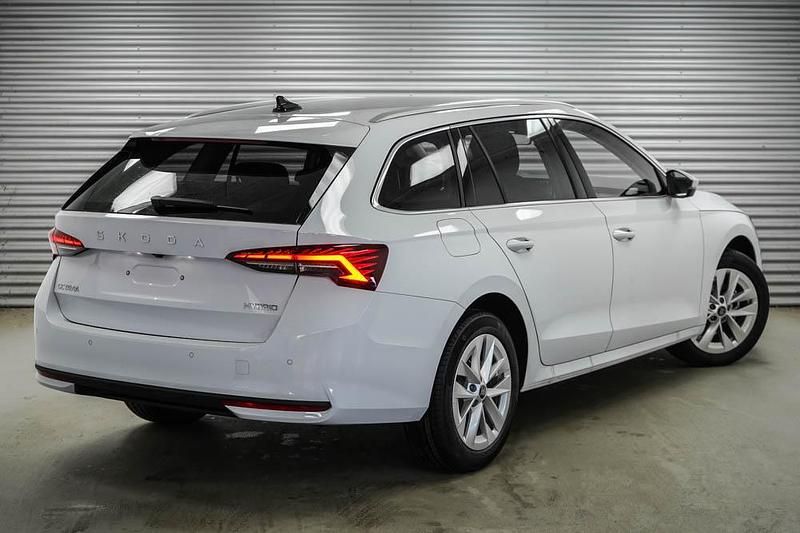 Neu Skoda Octavia Selection 150 PS (110 kW) 2026 Moonweiss metallic (2y) Kombi