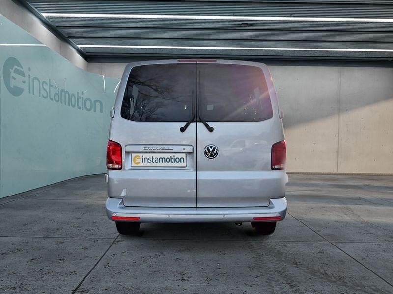 Gebraucht VW Caravelle 150 PS (110 kW) 2024 Silber Van / Kleinbus