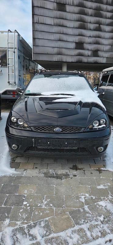 Schwarz Gebraucht 2003 Ford Focus ST Kombi | 998 € (Superpreis) - Bild 1/4
