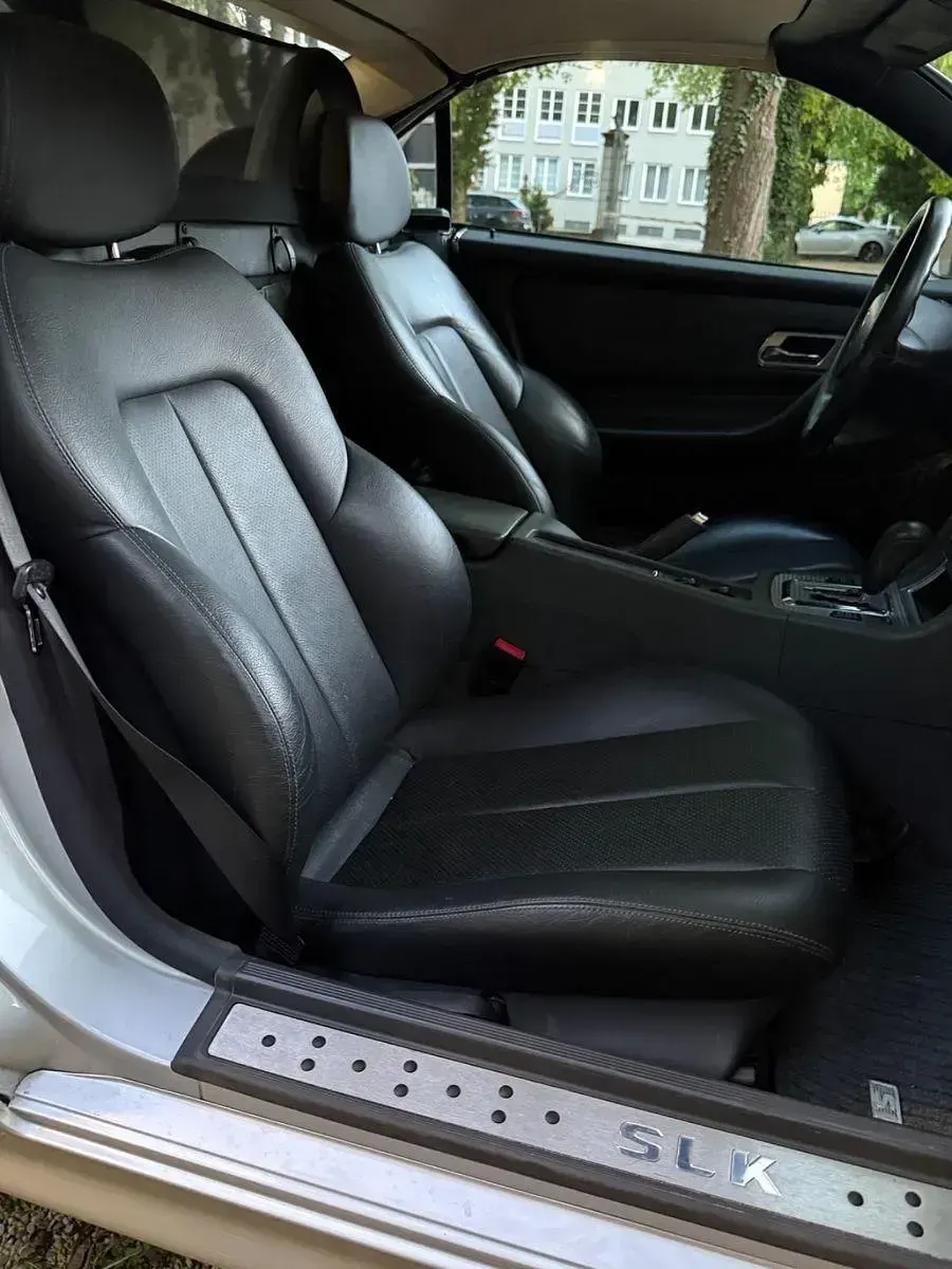 Second-hand Mercedes SLK200 163 CP (119 kW) 2001 Argintiu Cabrio