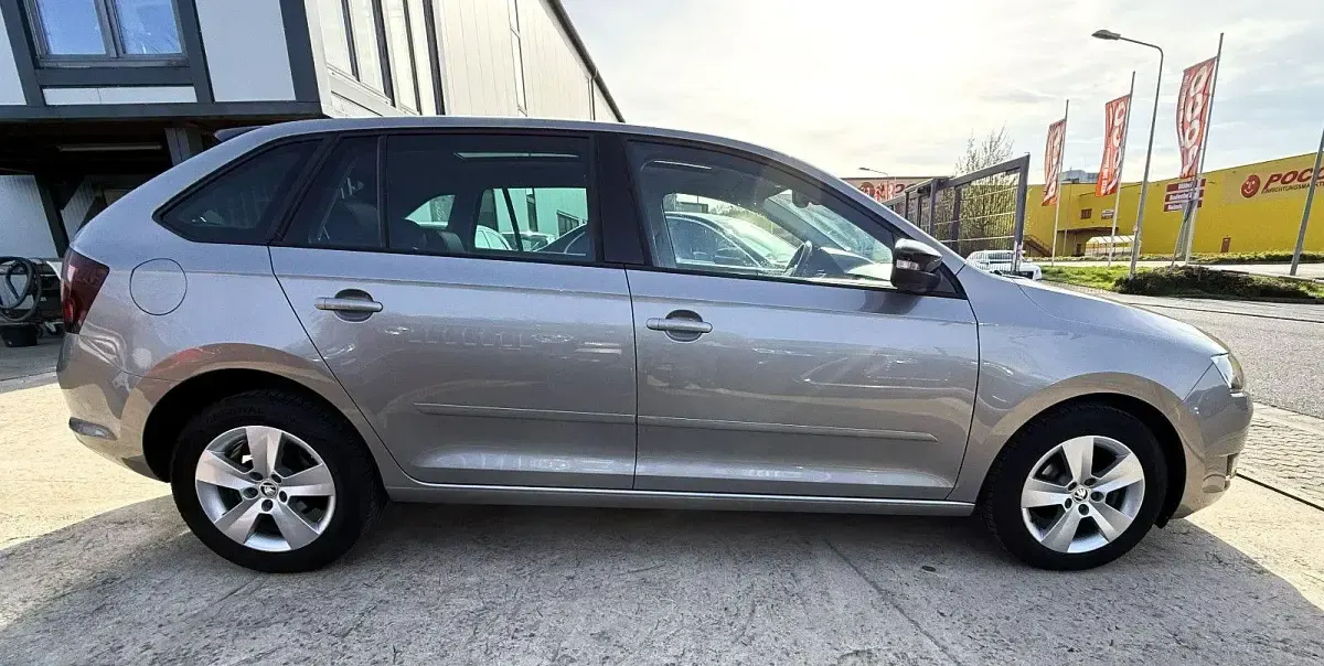 Gebraucht Skoda Rapid 90 PS (66 kW) 2017 Grau Kleinwagen