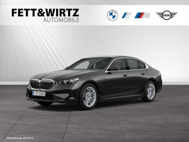Sophistograu brillanteffekt metallic Gebraucht 2024 BMW 530e Limousine | 55.999 € (Superpreis) - Bild 1/3