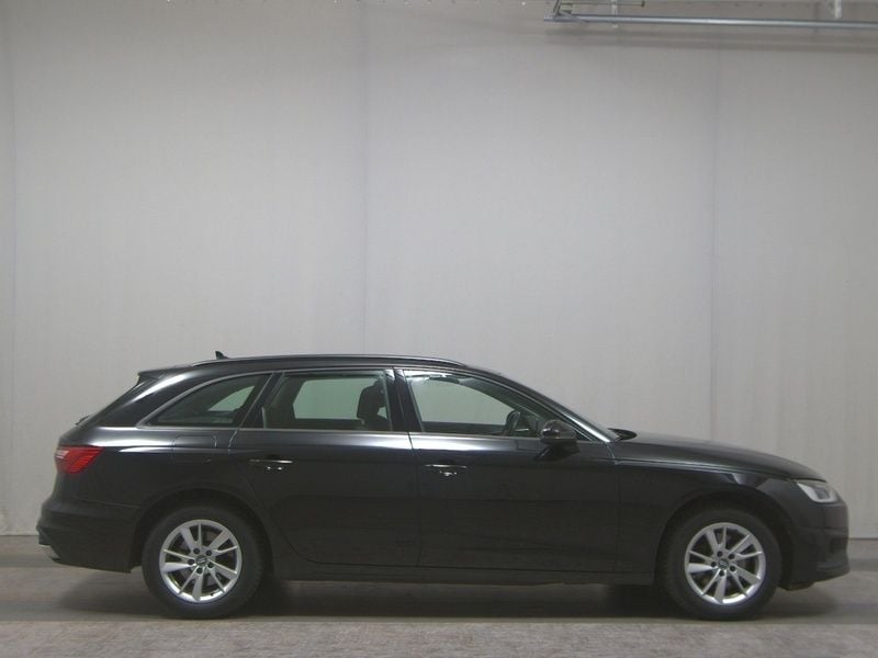 Schwarz Gebraucht 2022 Audi A4 Basis Kombi | 16.480 € (Superpreis) - Bild 1/4