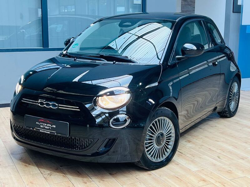 Colore esterno (onyx schwarz) Gebraucht 2022 Fiat 500e Icon Kleinwagen | 17.990 € (Fairer Preis) - Bild 1/4