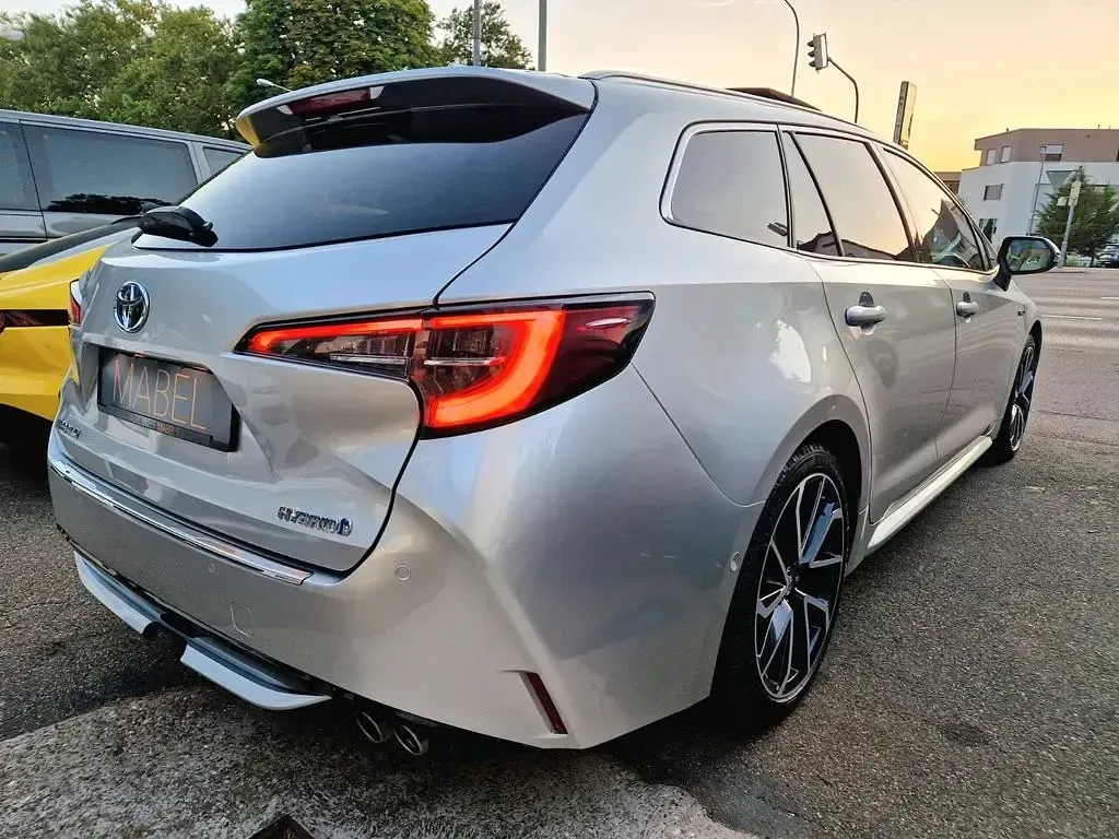 Gebraucht Toyota Corolla Lounge 152 PS (111 kW) 2019 Silber Kombi
