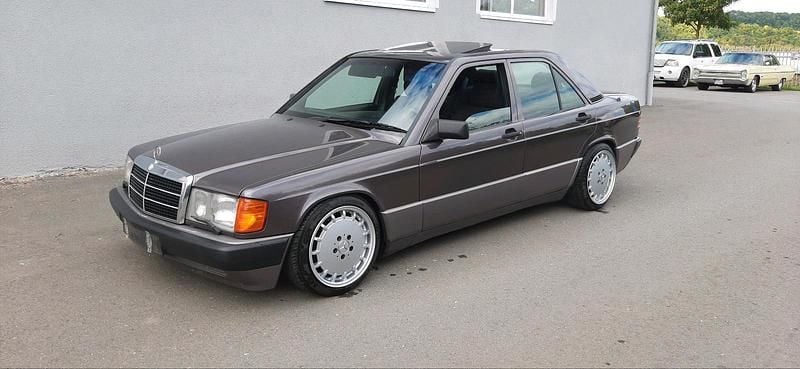 Violet Gebraucht 1993 Mercedes 190 Limousine | 17.000 € - Bild 1/4