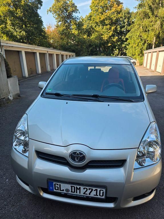 Silber Gebraucht 2007 Toyota Corolla Verso Edition Van / Kleinbus | 4.499 € (Fairer Preis) - Bild 1/3