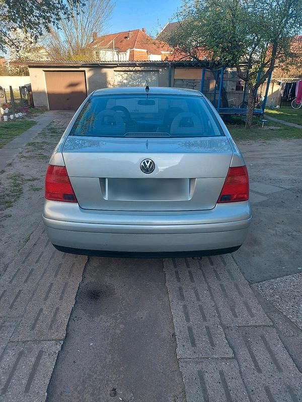 Second-hand VW Bora 150 CP (110 kW) 2000 Argintiu Hatchback
