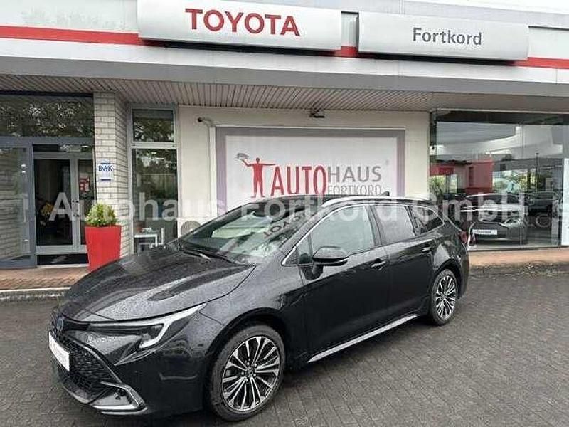 (209) night sky black metallic Gebraucht 2024 Toyota Corolla Style Kombi | 32.980 € (Etwas zu teuer) - Bild 1/4