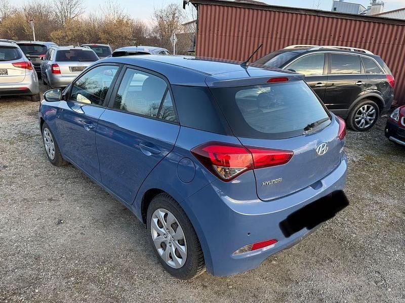 Gebraucht Hyundai i20 Trend 84 PS (61 kW) 2017 Blau Limousine