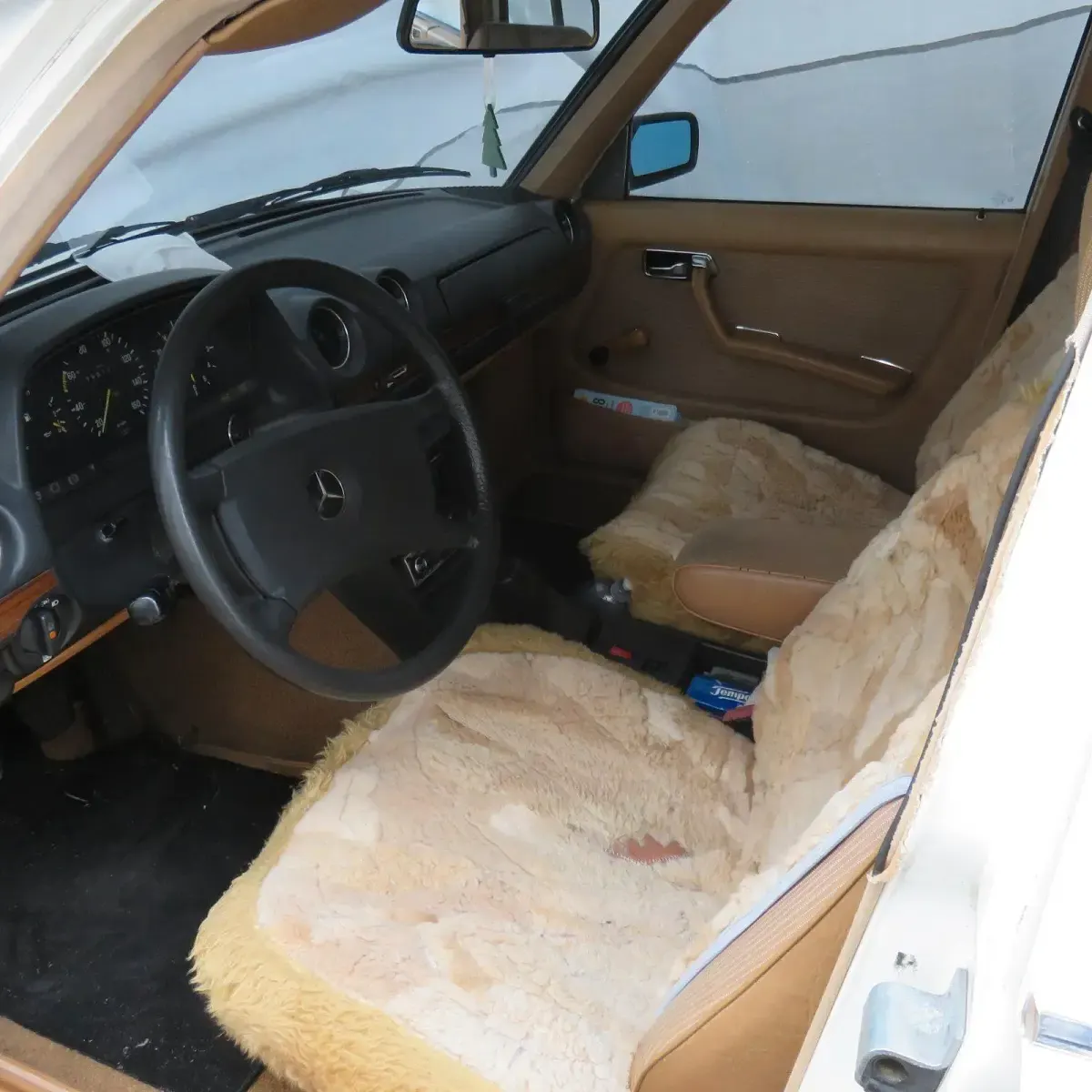 Gebraucht Mercedes 240 72 PS (52 kW) 1984 Weiß Kombi