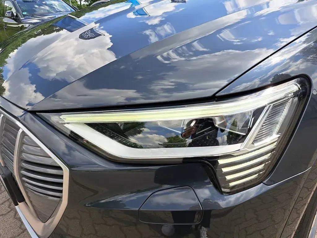 Gebraucht Audi e-tron Advanced Plus 300 kW (408 PS) 2019 Manhattangrau metallic SUV